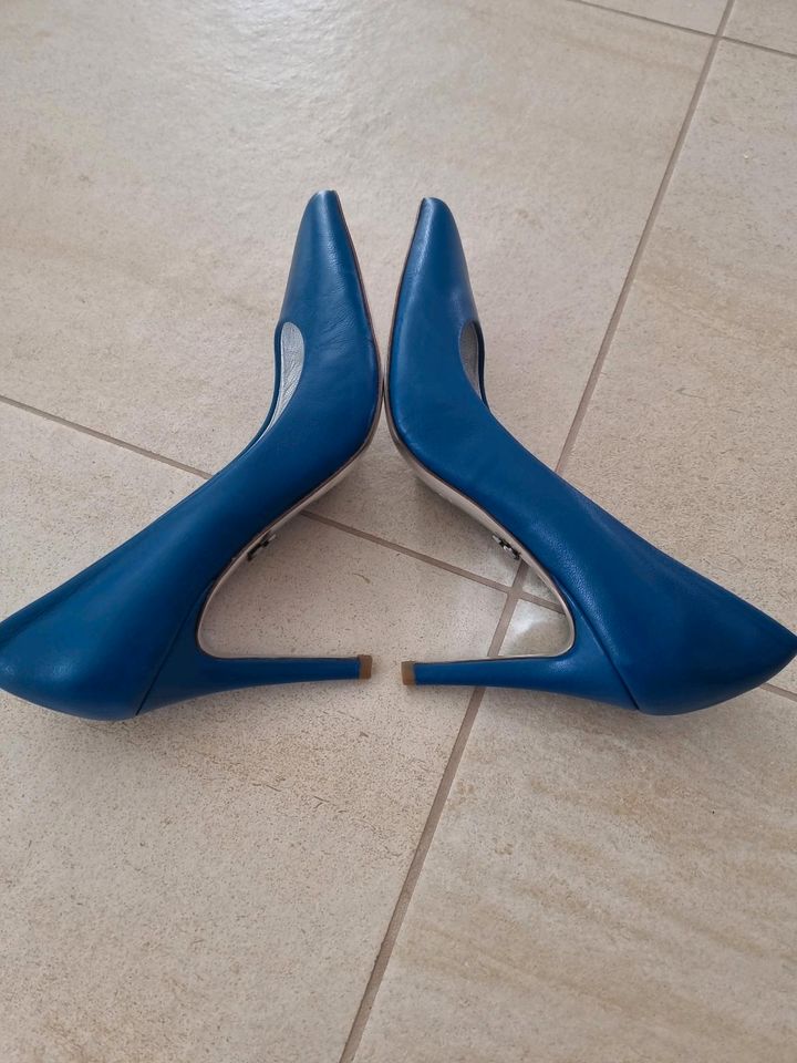 Sehr schöne, elegante Pumps in blau, wie neu, 36 in Vaterstetten