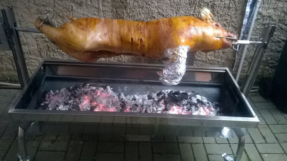 vermiete Spanferkelgrill Drehspieß Mutzbraten Lammgrill in Dresden