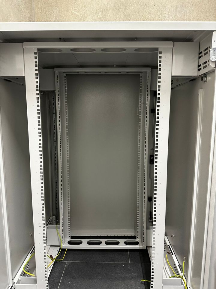 Rittal TE 7996038 Serverschrank / Serverrack / IT Schrank 19 Zoll in Bremen