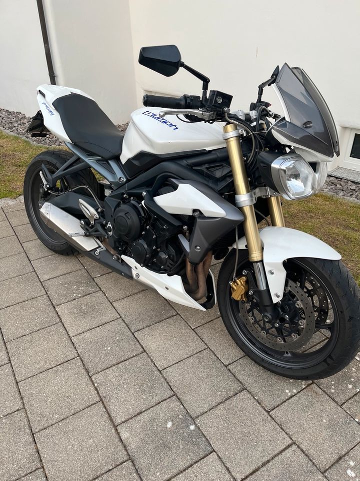 Triumph Street Triple Tiefer gelegt tief ideales Frauen Bike in Villingen-Schwenningen