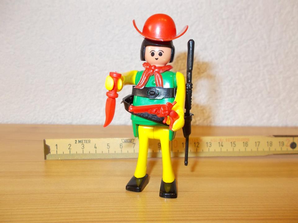 PLAYMOBIL Cowboy Figur mit Bowie Messer Colt Gewehr Gitarre in Großolbersdorf
