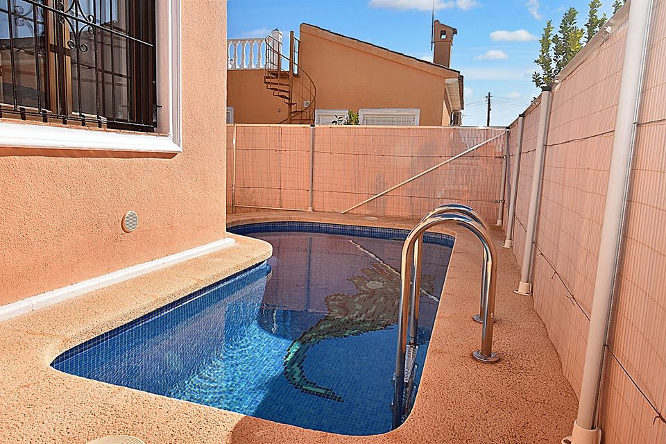 Villa mit privatem Swimmingpool in Playa Flamenca in Hannover