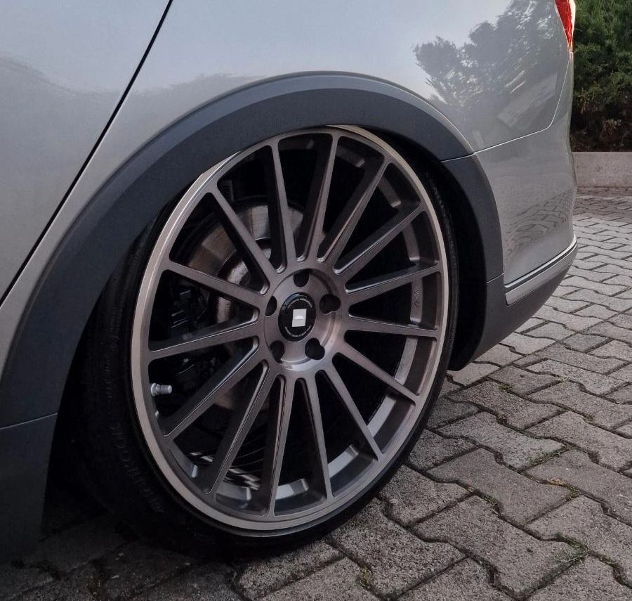 Ispiri Felgendeckel Neu Schwarz Silber Airride BBS Rotiform in Ebersdorf