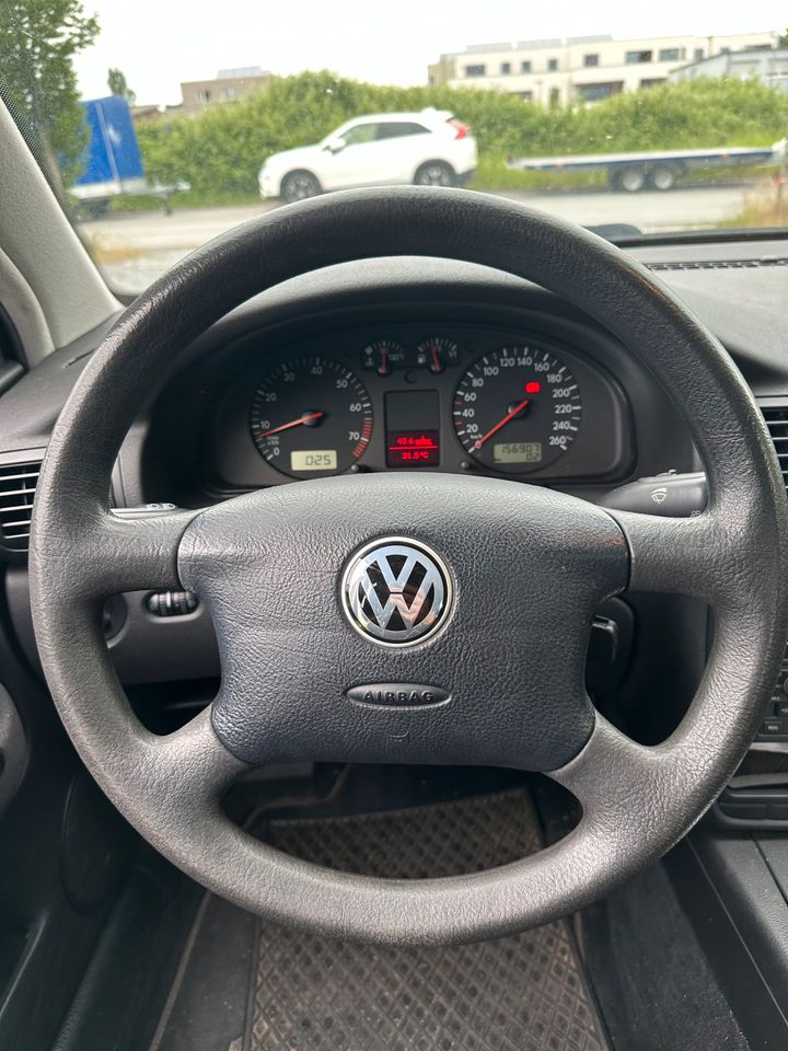 VW Passat B5 2.3 VR 5 Automatik !!! TÜV 05/25!!! in Düsseldorf