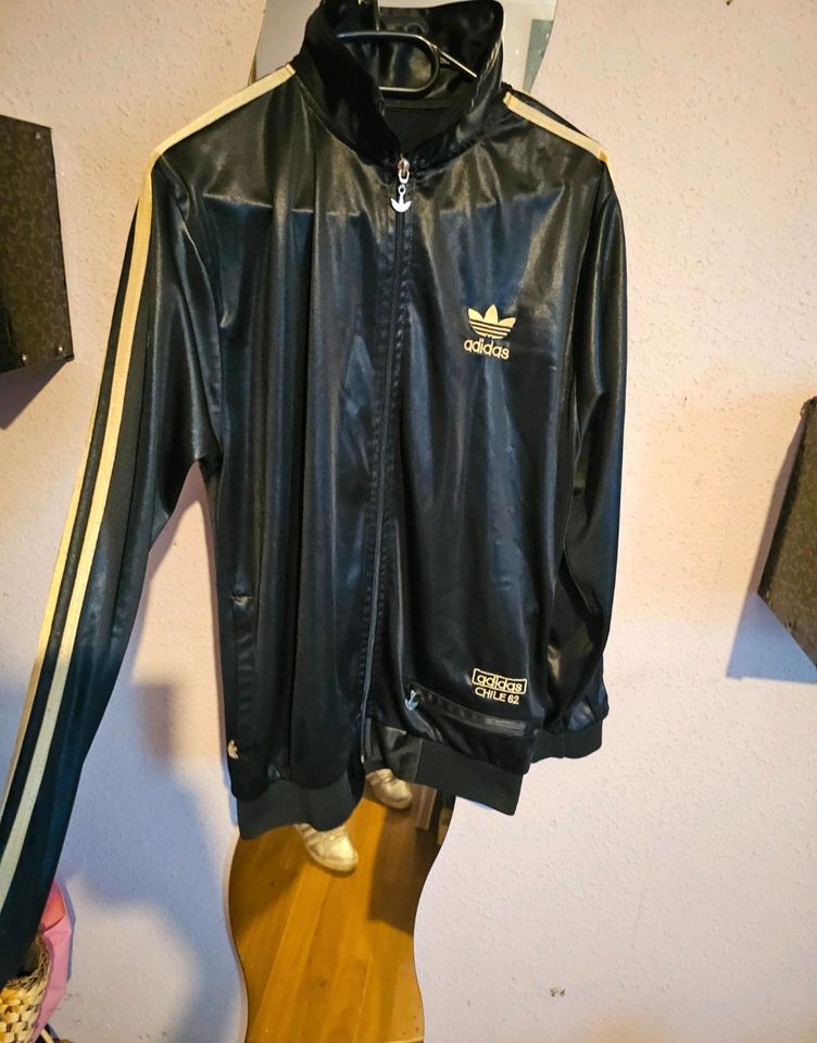 Neue Damen Adidas Chile Jacke Gold Schwarz Größe L in Bochum