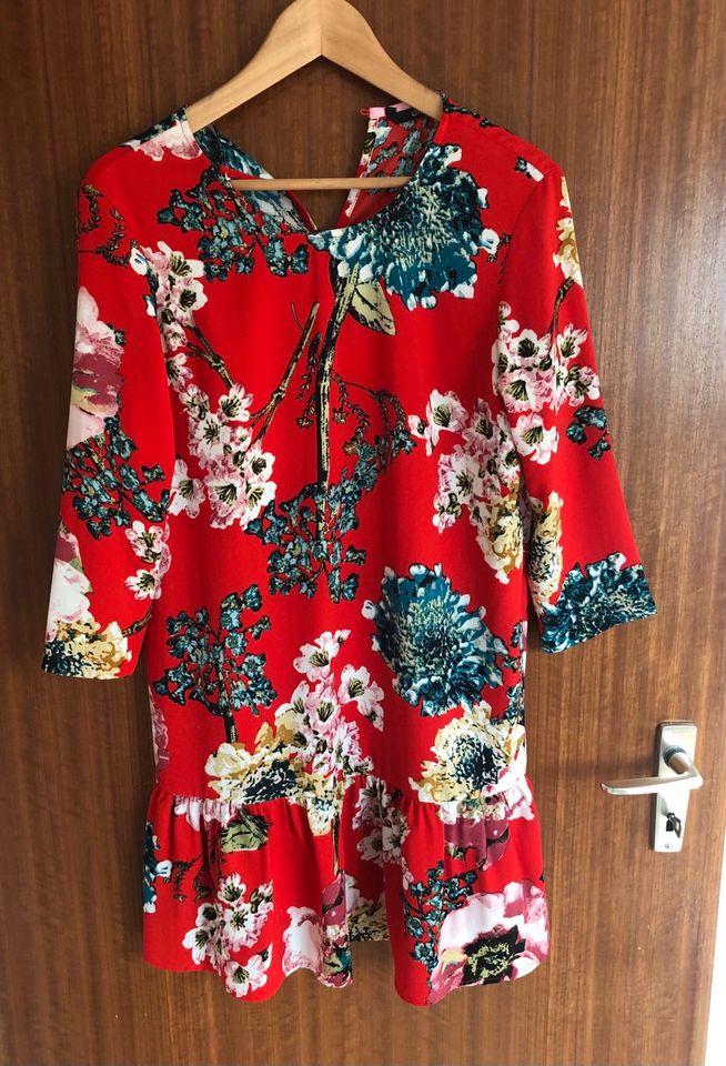 Fast NEU Kleid Minikleid Only 36 S rot Blumen Minikleid in Nürnberg  (Mittelfr) - Mitte | eBay Kleinanzeigen ist jetzt Kleinanzeigen