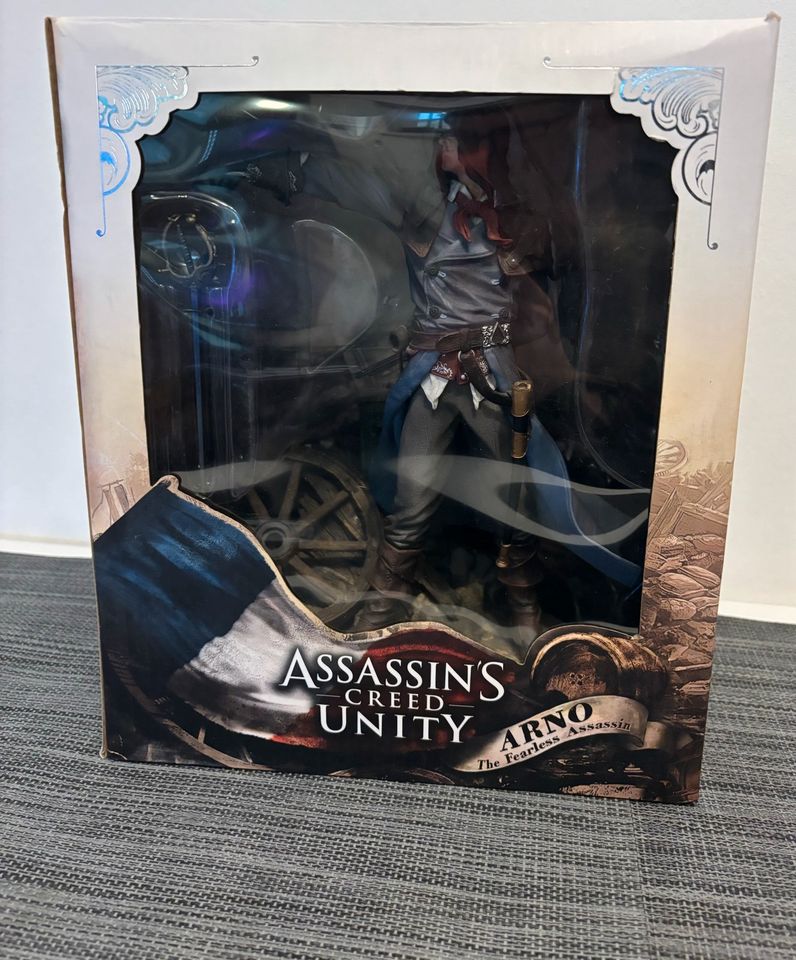 Assassins Creed Unity Arno Sammlerfigur mit Karton! in Hürth