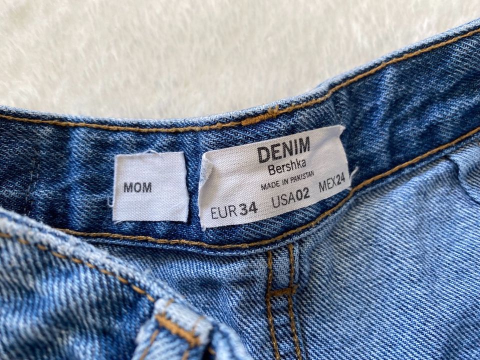 BERSHKA MOM Jeansshorts Gr. 34 Reißverschluss defekt Shorts Jeans in Neckargemünd