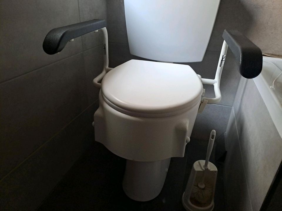 WC Sitzerhöhung gebraucht,  Toilettensitz Erhöhung in Bad Bocklet