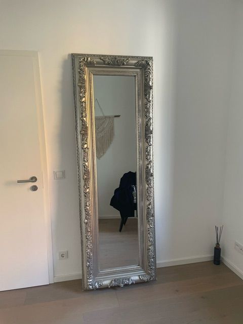 Massiver Spiegel im Barockstil in Düsseldorf