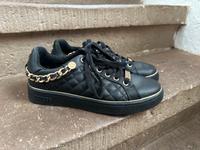 Tolle Schuhe Sneaker Guess Gr 38 top Sachsen - Kreischa Vorschau