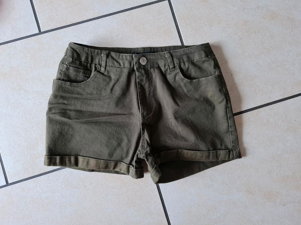 Shorts Gr. 36 khaki Baumwolle mit Etikett Neu in Mühlhausen-Ehingen