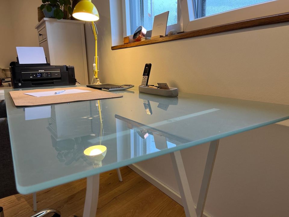 Schreibtisch Glasplatte, Milchglas, 80x150cm in Gottenheim