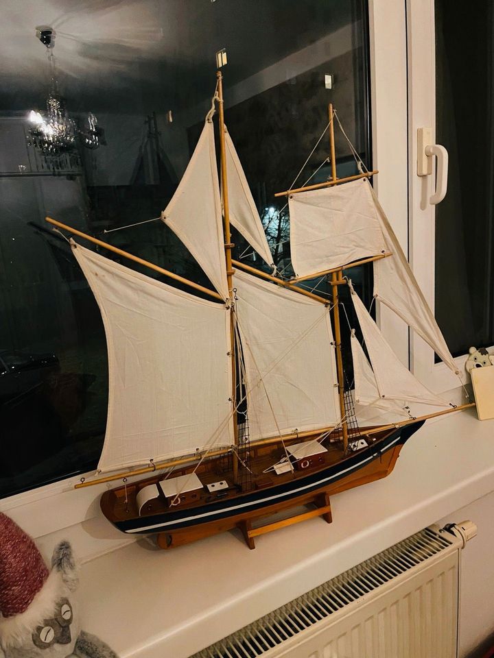 Modell Segelschiff Holz mit Stoffsegeln, Standmodell Segeljacht in Jena
