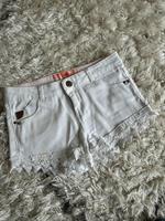 Bershka Jeans Shorts weiß Spitze ca Gr. 32 mit Mängeln Hessen - Rimbach Vorschau
