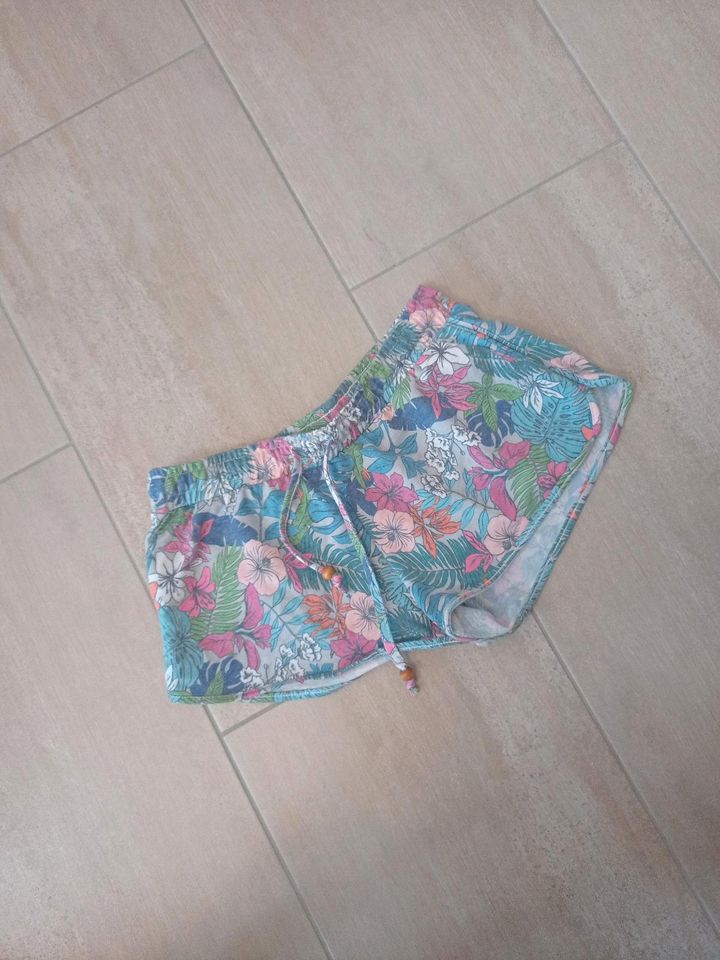 Shorts Blumen S 36 neu in Kloster Lehnin