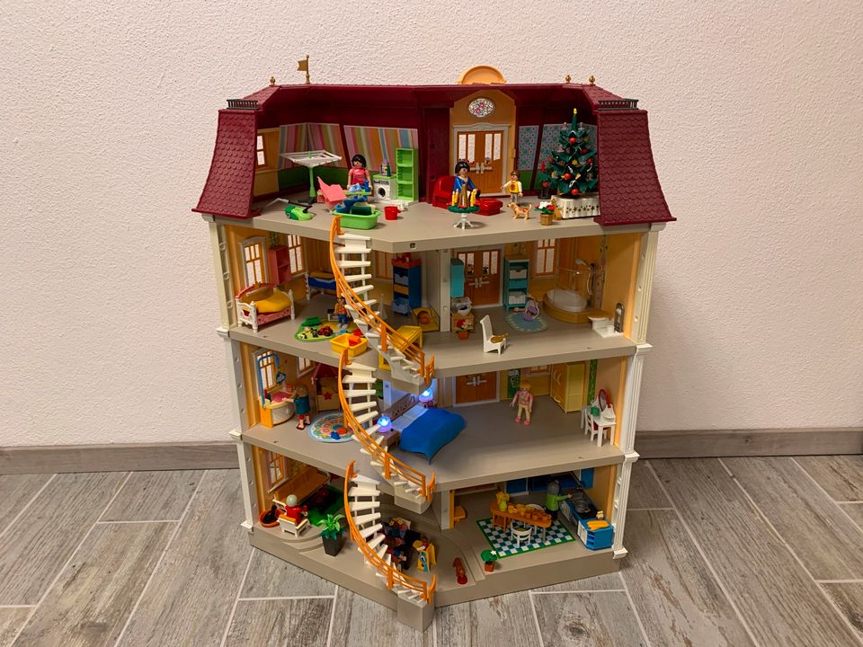 PLAYMOBIL Spielhaus 5302 vollausgestattet + Zusatzetage +Pavillon in Olching