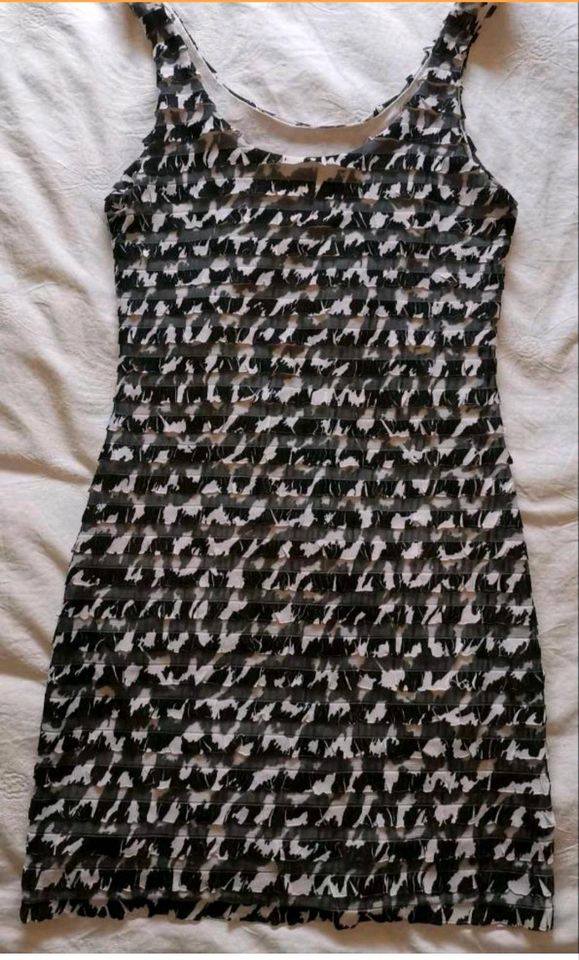 Zara Mini-Kleid XS 32/34 H&M schwarz weiß in Klausdorf