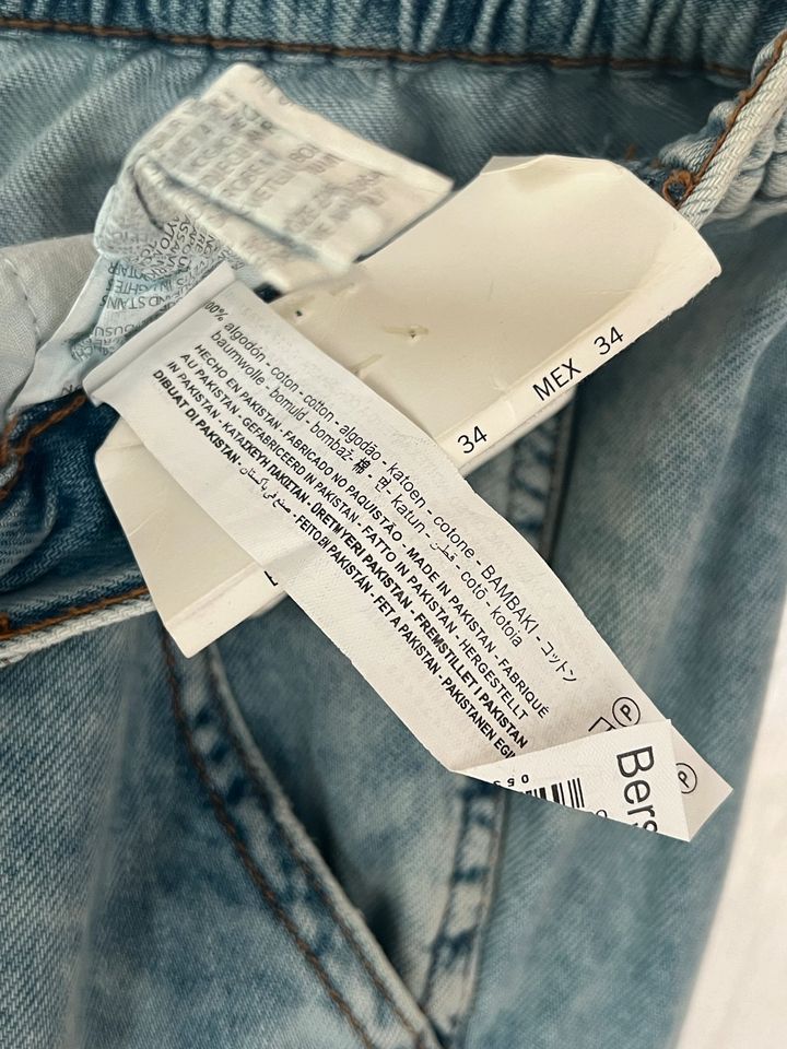 Hellblaue Jeans Bershka Größe M Neu Relaxed Fit in Köln