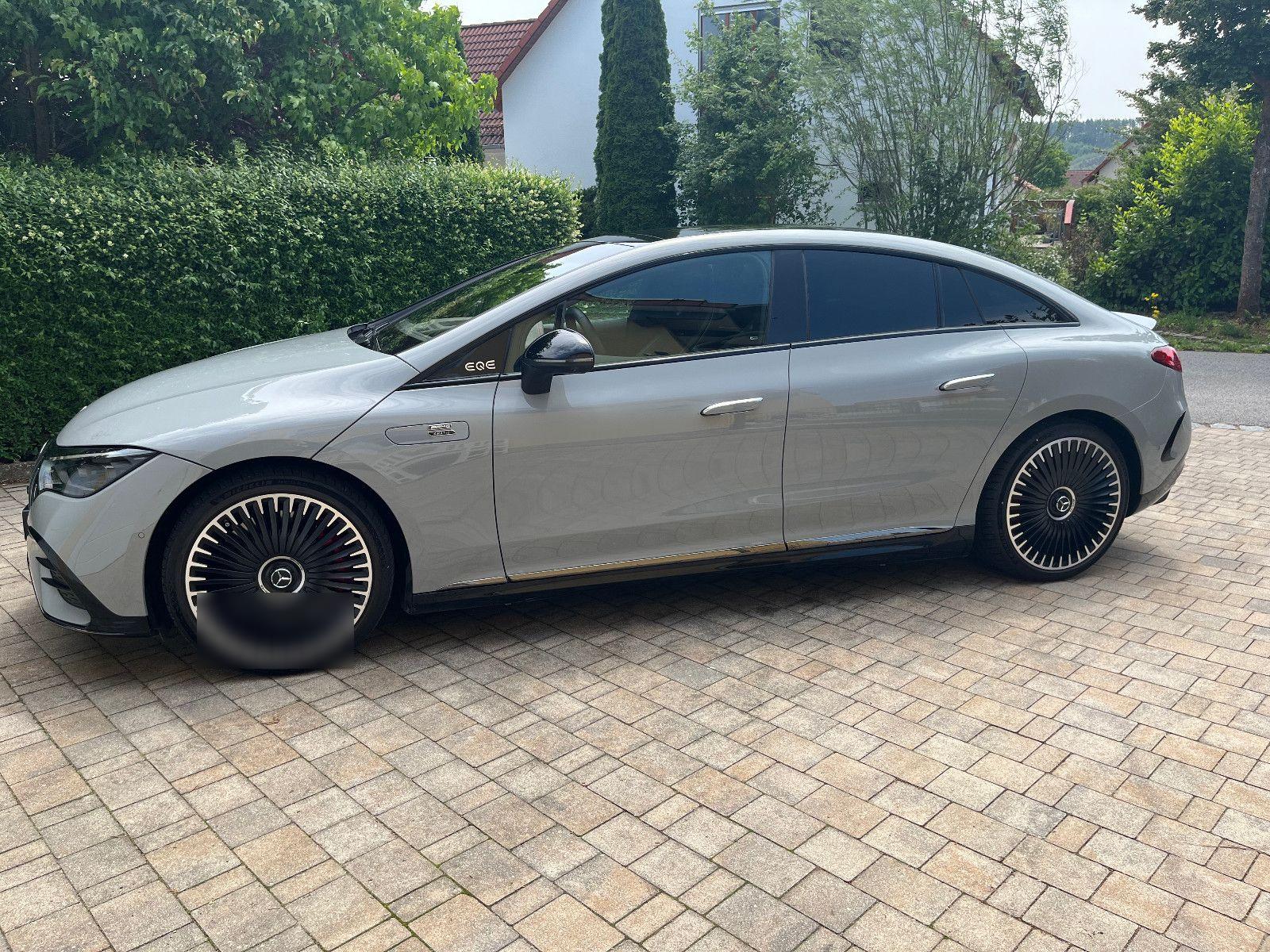 Abbildung des Autos Mercedes-Benz EQE Merced…