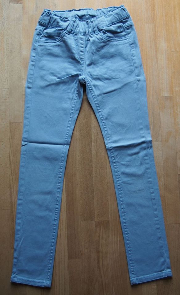 S. Oliver Chino Schlupfhose hellblau in Gr. 134 slim in Hamburg