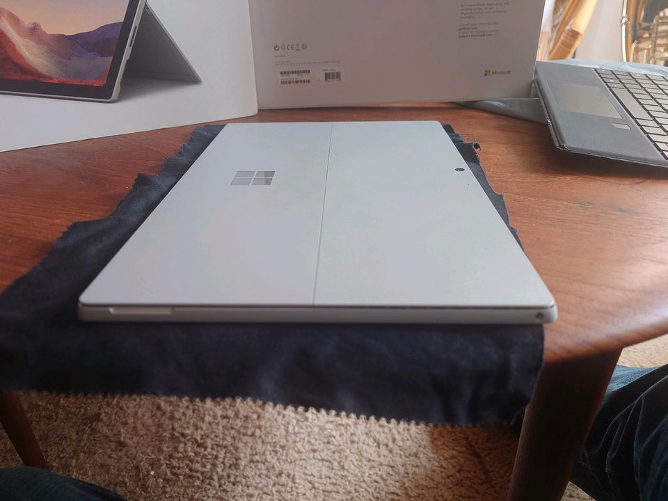 Microsoft Surface Pro 7 12,3" (128GB SSD, Intel Core i5 10. Gen, in Görlitz