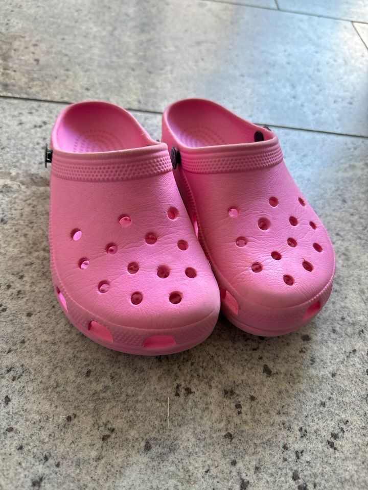 Crocs Kinderschuh 12/13 entspricht 30/31 in Hamburg