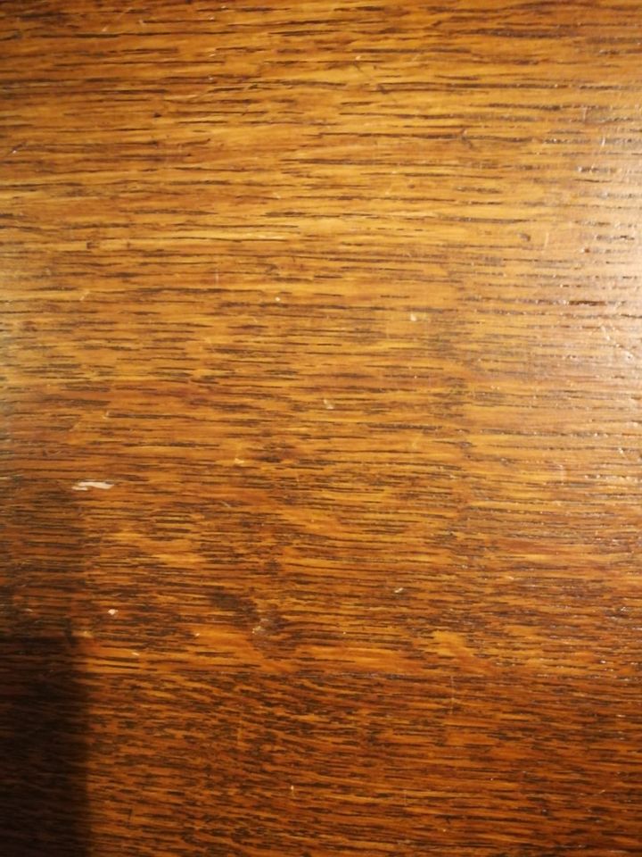 Runder Tisch, Massivholz Eichenfurnier, ausziehbar, 105 cm in Sarstedt