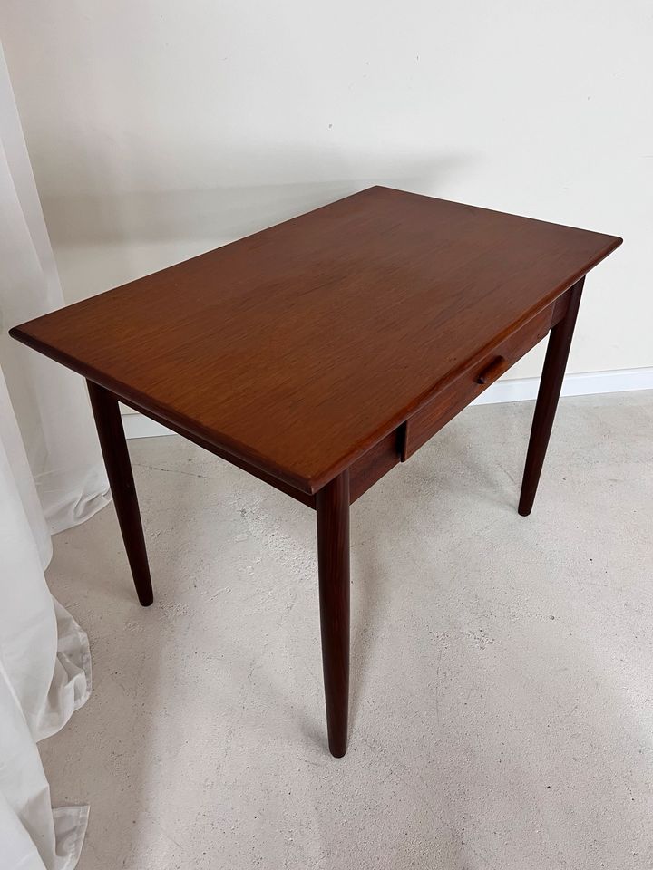 Schreibtisch oder Küchentisch mit Schublade Vintage Design Mid Century Dänemark Teakholz Holztisch 60er Jahre Esstisch in Berlin