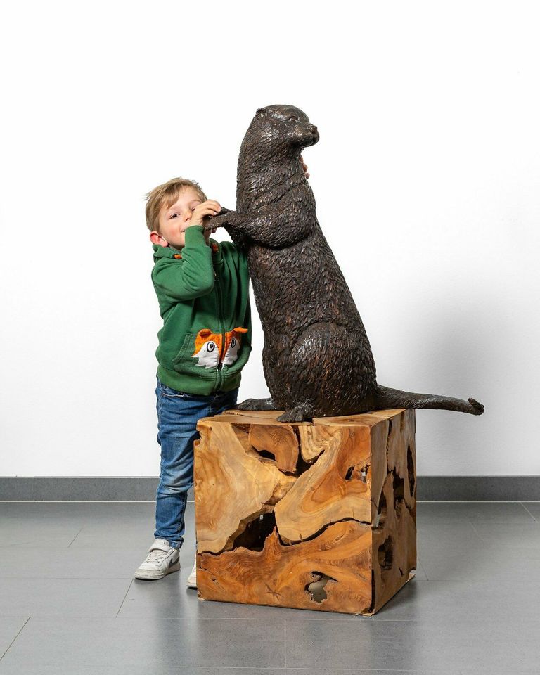 Bronze Skulptur Figur Fischotter Tiere animal sculpture in Lage