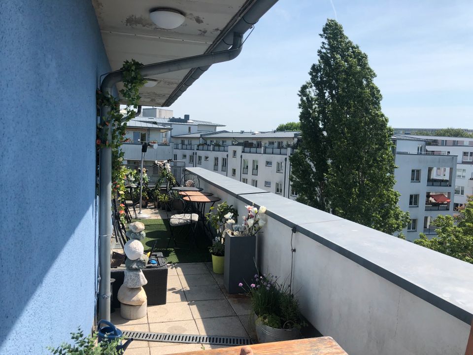 Helle Maisonette-Wohnung mit großer Dachterrasse und Wasserblick in Berlin