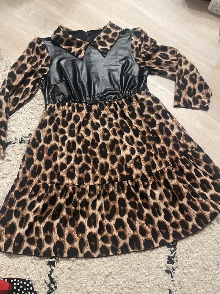 SHEIN Kleid ausgestellt, Leo, 1xl/ 44, nur 1x getragen ❤️ in Herten