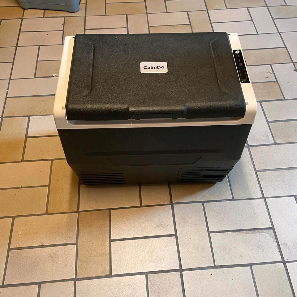 kompressor-kühlbox 12v 230v calmdo cd-f35l in Köln