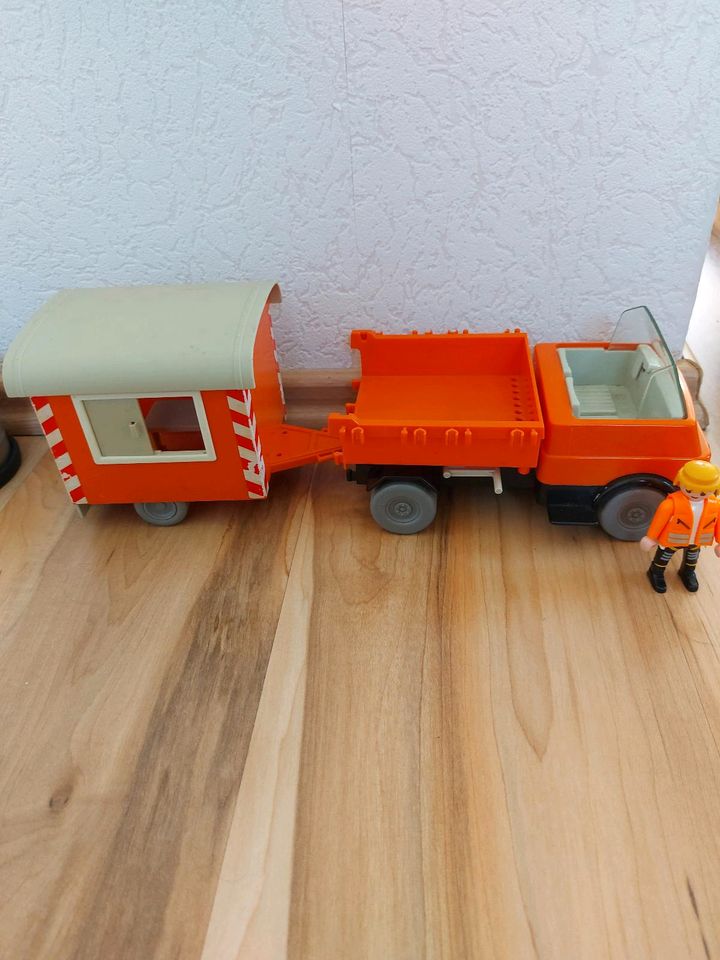 Baufarzeug mit Bauwagen von Playmobil in Großbettlingen