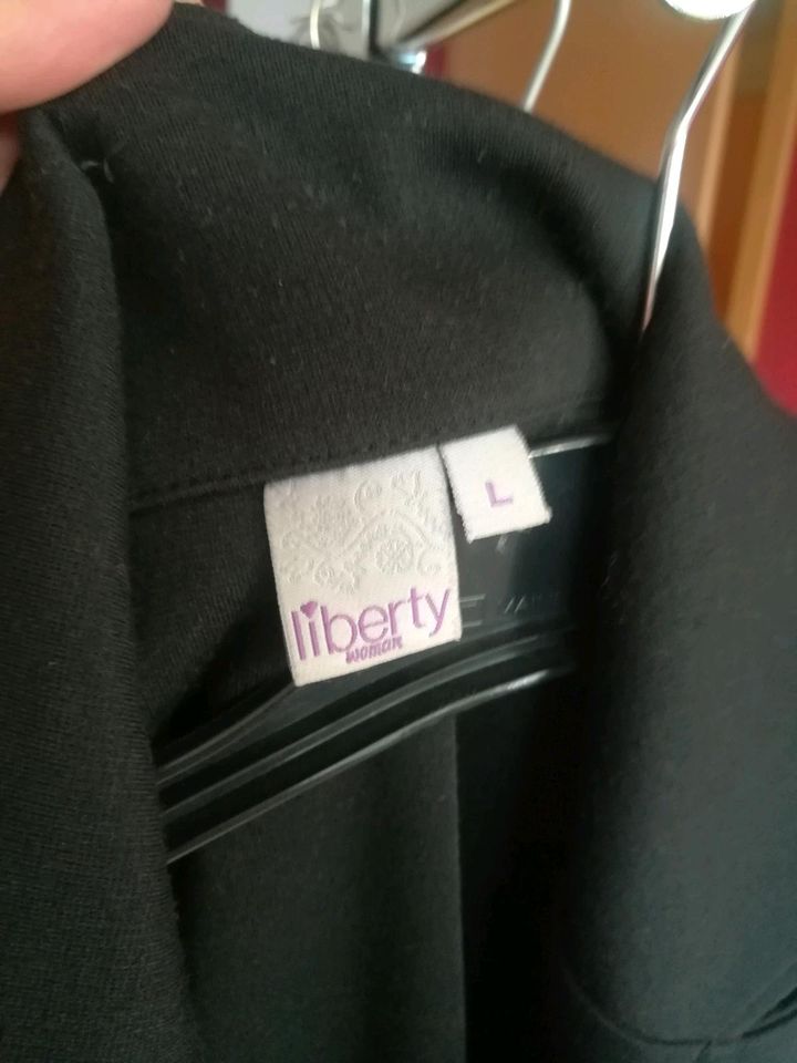 Schwarze lange Weste von Liberty in Paderborn