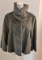 Max Mara gr. 40/42 cape Jake Pelz Blazer Berlin - Charlottenburg Vorschau