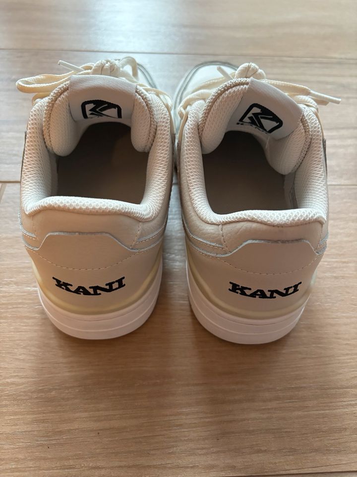 Karl Kani Sneaker weiß low Gr. 42,5 in Hattersheim am Main