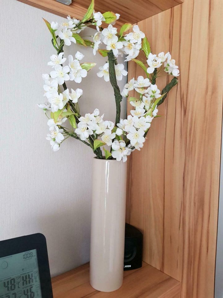 Deko Blumenvase mit Kunst-/ Seidenblumen in Latendorf