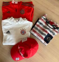 FC Bayern Paket Schlafanzug Trainingsjacke Cap 140 Baden-Württemberg - Karlsbad Vorschau