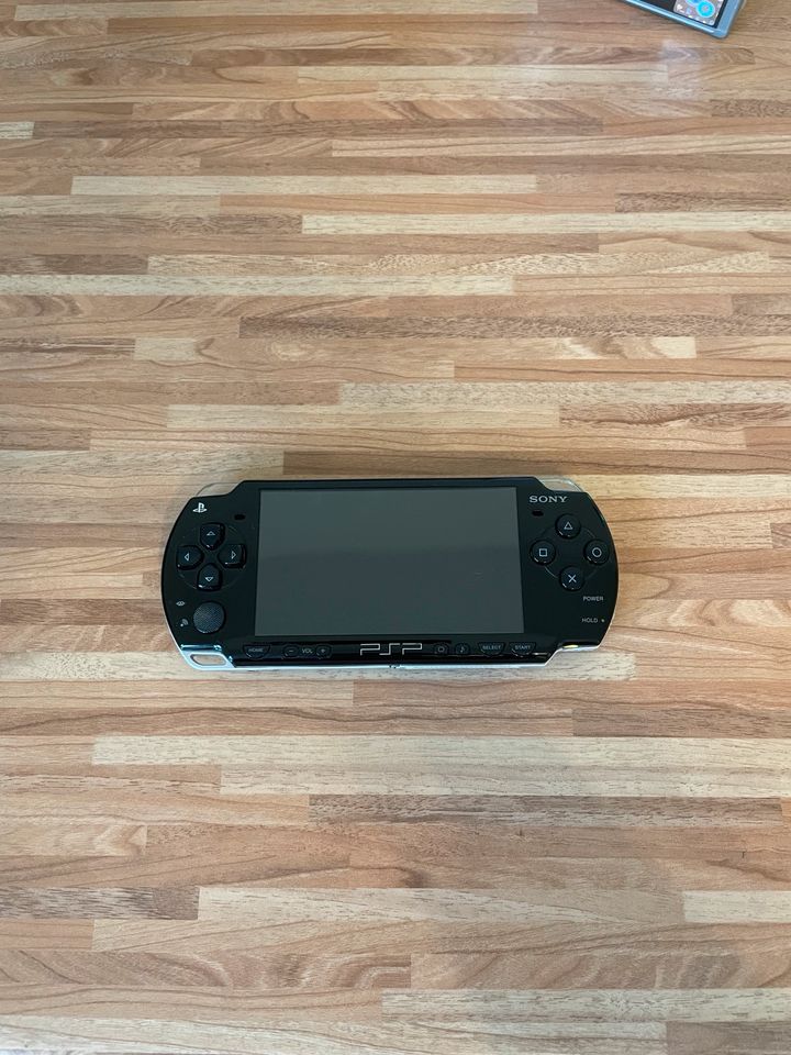 PSP mit Spielen und Zubehör in Kaufbeuren