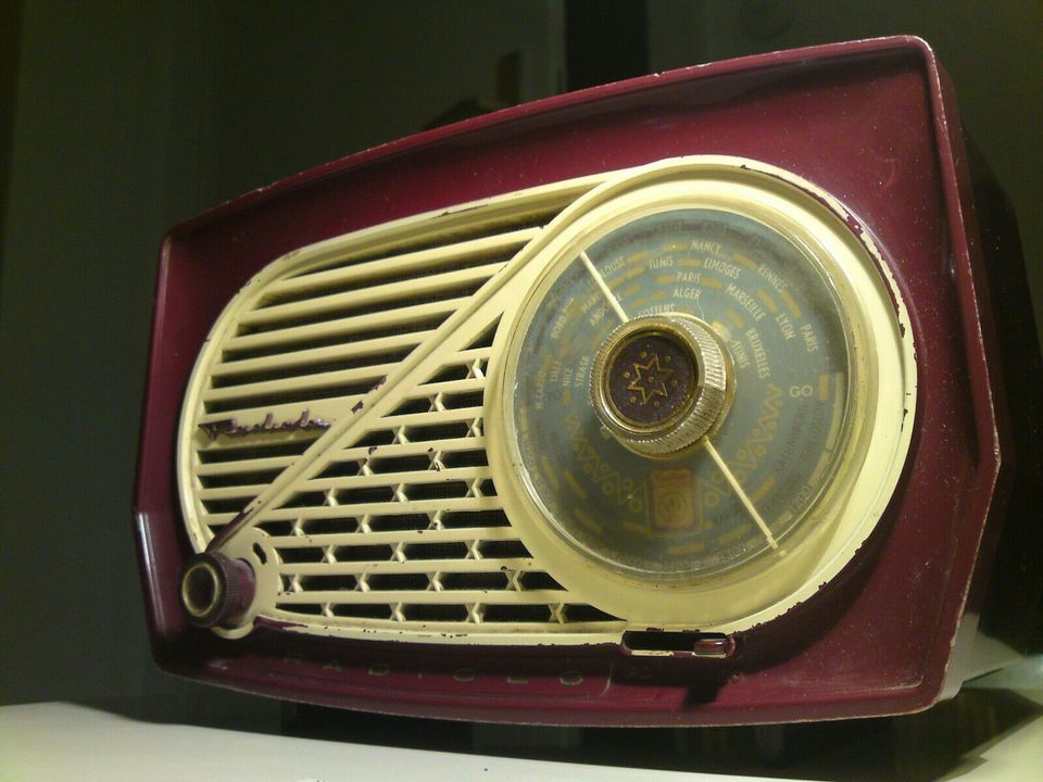 Kleines altes Radio Röhrenradio ~ RADIOLO ~ Frankreich ~ 1954 in Bielefeld