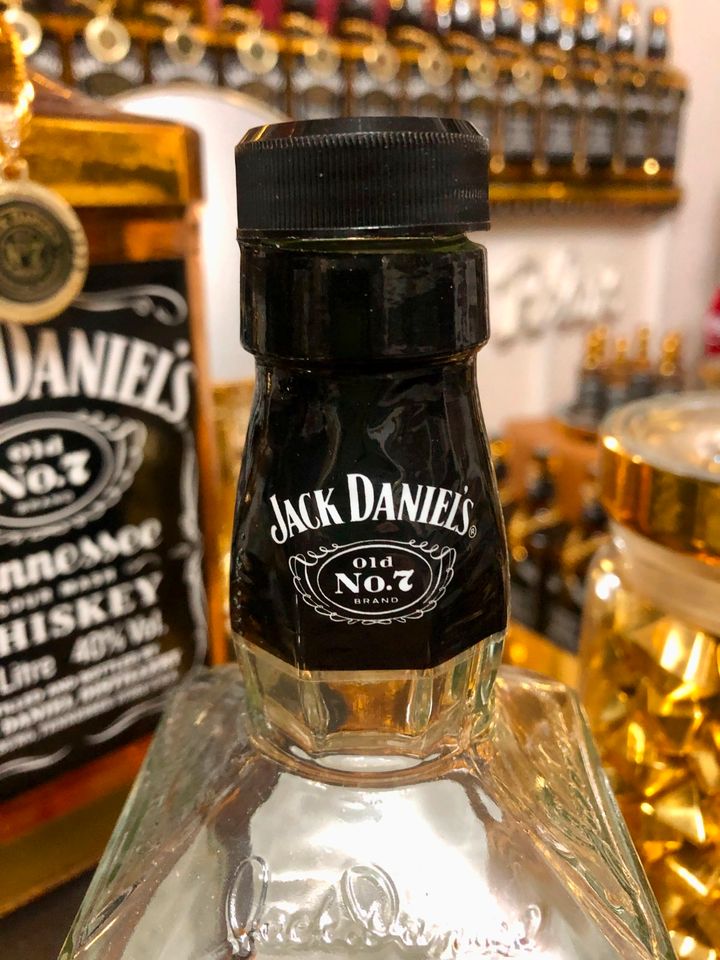 Jack Daniels 0,7 Liter Leerflaschen Deko & Basteln in Berlin