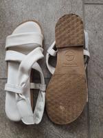 Tamaris Sandale creme-weiß Gr. 37 Klettverschluss Leder Sachsen-Anhalt - Halle Vorschau