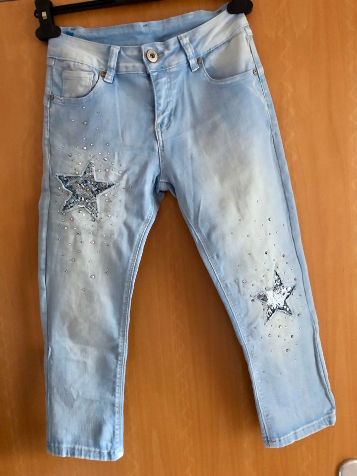 Neue 3/4 Stretch Jeans Gr S hellblau. Glitzersteine in Neumünster