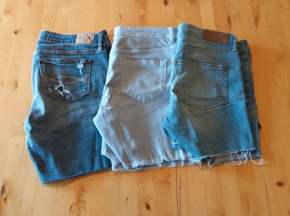 Abercrombie & Fitch / H&M / edc  3 Shorts = 1 Paket M (W28) in Reichenberg