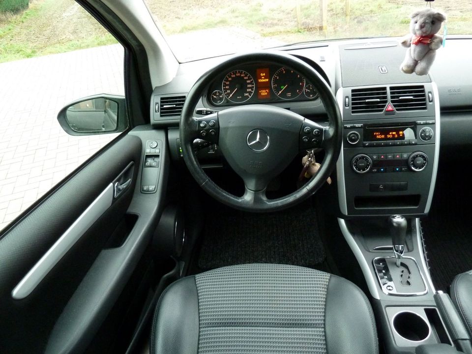 Mercedes-Benz A 200 AVANTGARDE "AUTOMATIK/LEDER/Tempomat/AHK in Brackel