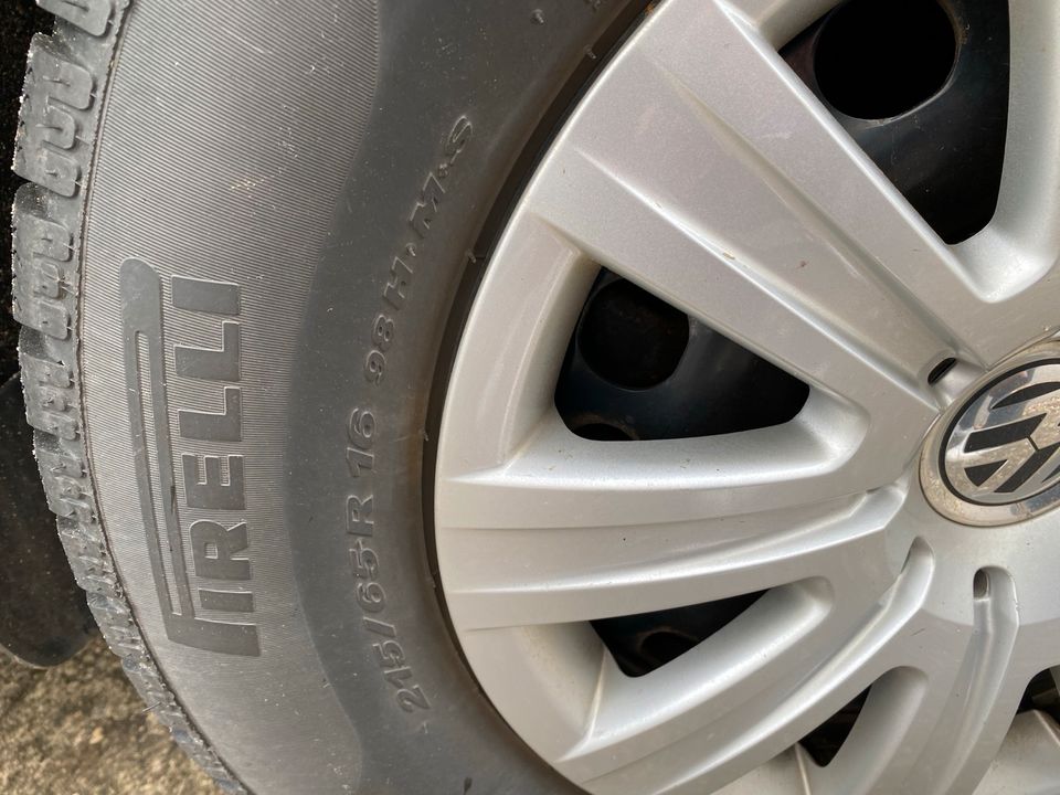 Stahlfelgen 4x Tiguan 215/65 R 16 mit Winter, M/S Reifen in Garding