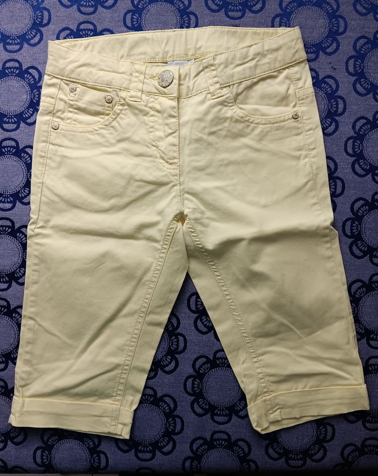 Mädchen - kurze Hose - Capri - Bermuda - Gr. 128, 134, 140 in Röthenbach