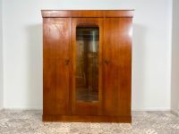 WMK Wunderschöner und gut erhaltener antiker Kleiderschrank aus vollem Holz mit Glastüren und hübschen Holzapplikationen # Schrank Schlafzimmerschrank Wäscheschrank Dielenschrank Jugendstil Vintag Friedrichshain-Kreuzberg - Friedrichshain Vorschau