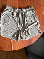 Shorts Damen grün S.Oliver Gr.42 Nordrhein-Westfalen - Bornheim Vorschau